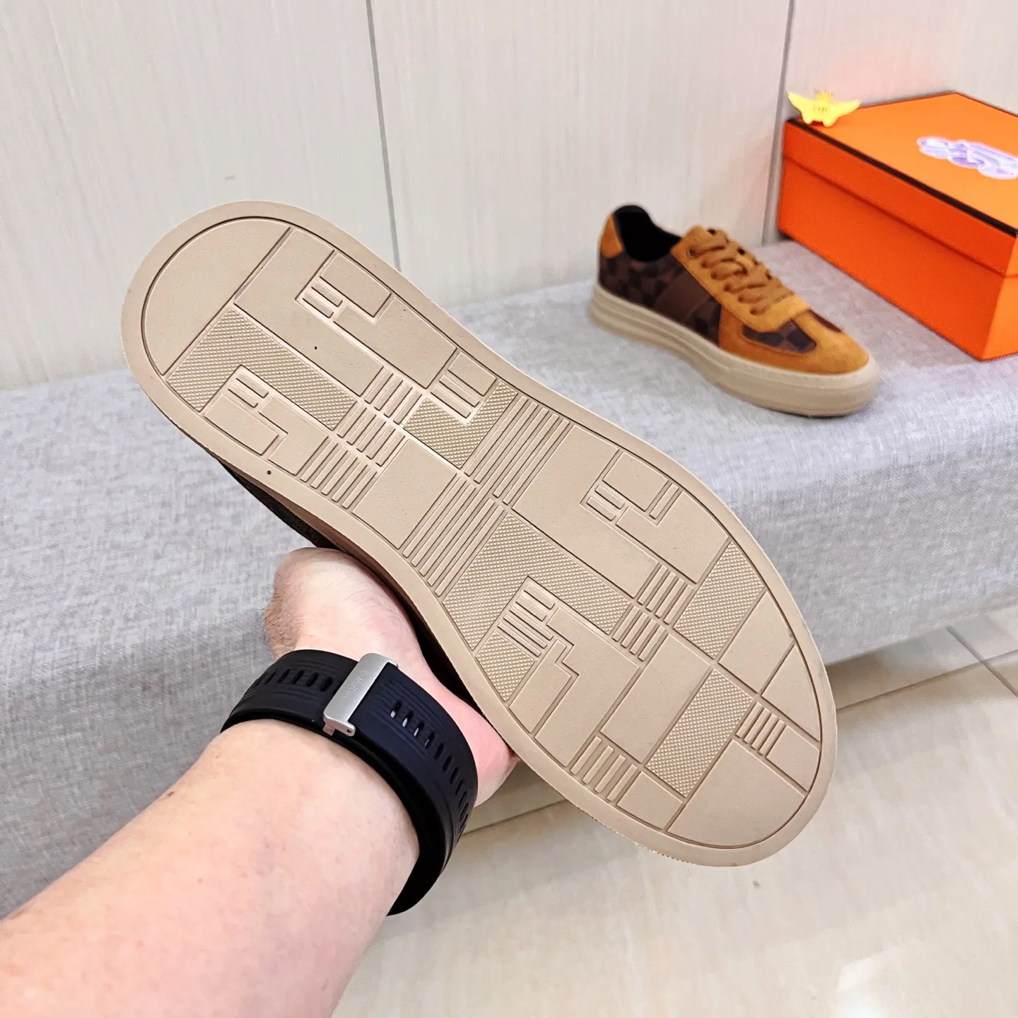 🚘🚘Factory batch 400💰[LV]🔥Louis Vuitton, high-end men's shoes brand, official website 1:1 latest masterpiece: the upper is made of first-layer cowhide imported from Italy with a comfortable and breathable lining➕original non-slip and wear-resistant outsole🔥, making walking more convenient and comfortable! An exclusive new model, a stunning work, a beautiful 1:1 replica [color] compared to the official quality! Create a fashionable personality to set off your uniqueness! A must-have for trendy men! Classic🔥Size: 38-44 Color: 🔥 2⃣️colors available🔥
